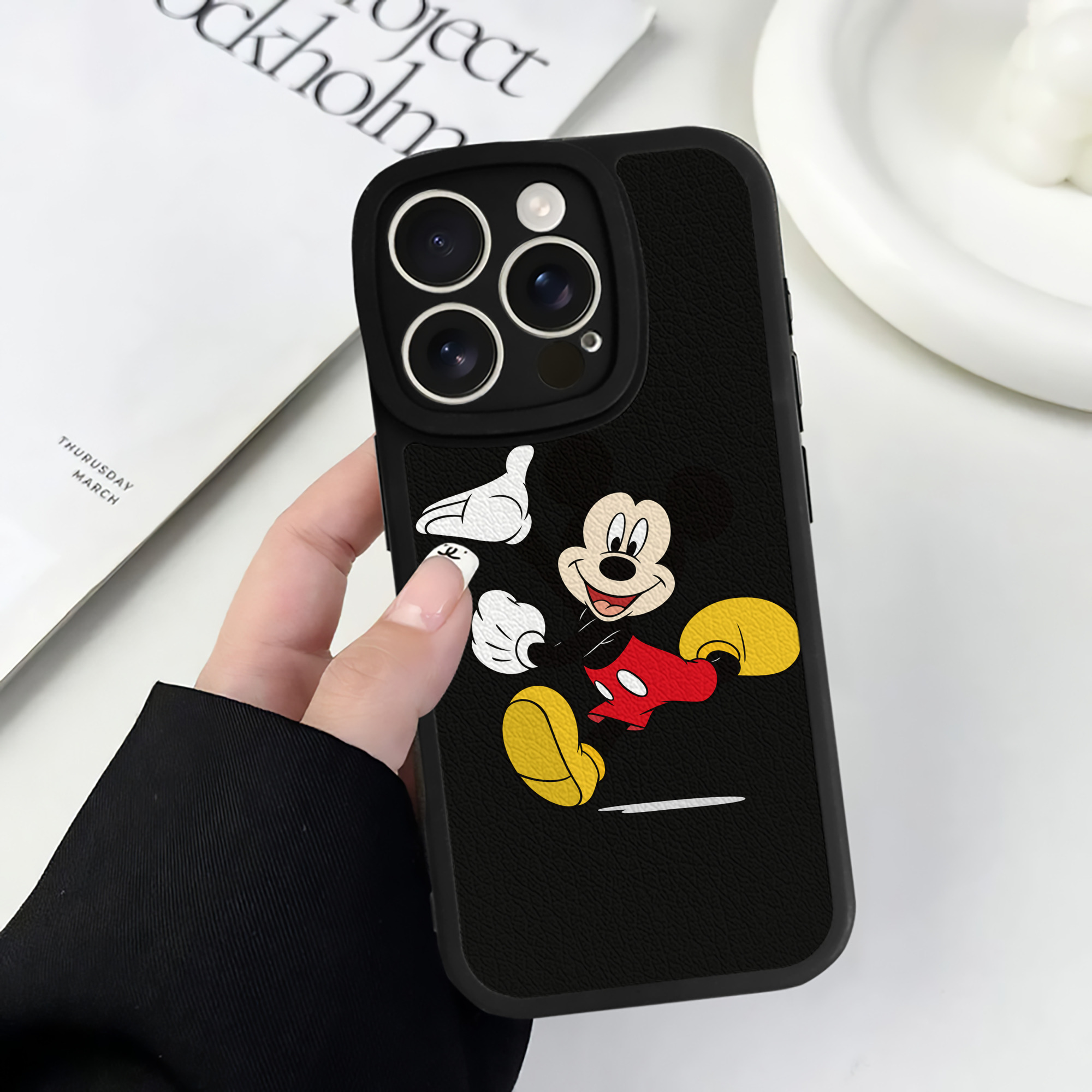 （画像用） ミッキーマウス Mickey Mouse 【iPhone 16シリーズ対応】シリコンスマホケース（レザー調） 材質：シリコン